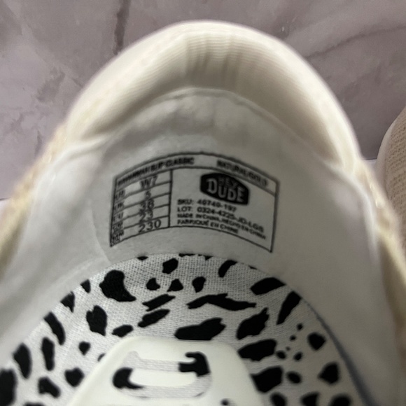 NWT Hey Dude Women’s Savannah Natural Gold Lightweight Slip-on Sneaker Size 7 - Picture 6 of 15